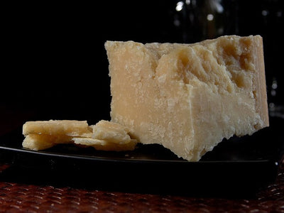 Ontbijtburrito met parmezaanse kaas
