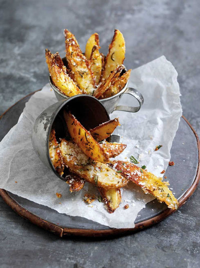 Ovengebakken aardappelfrietjes met Parmezaanse kaas en rozemarijn