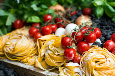 Pasta met parmezaanse kaas en geroosterde tomaten
